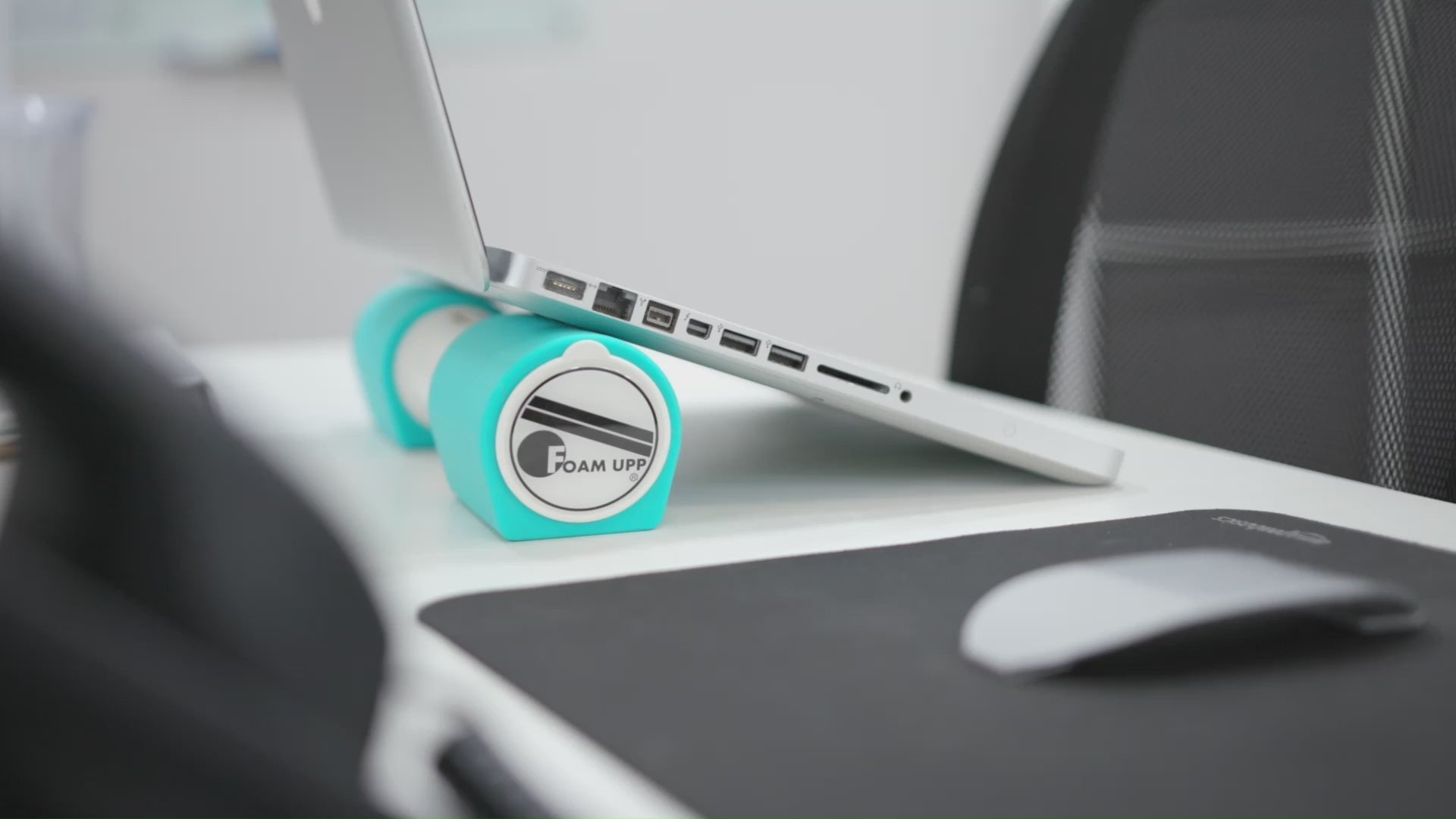 ecomposer-color-black,ecomposer-color-neon-green,ecomposer-color-light-purple,ecomposer-color-red,ecomposer-color-aqua-blue